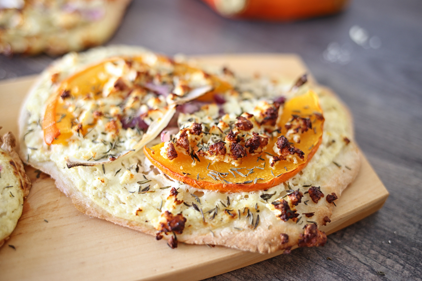 Flammkuchen mit Kürbis und Feta - Pottgewächs