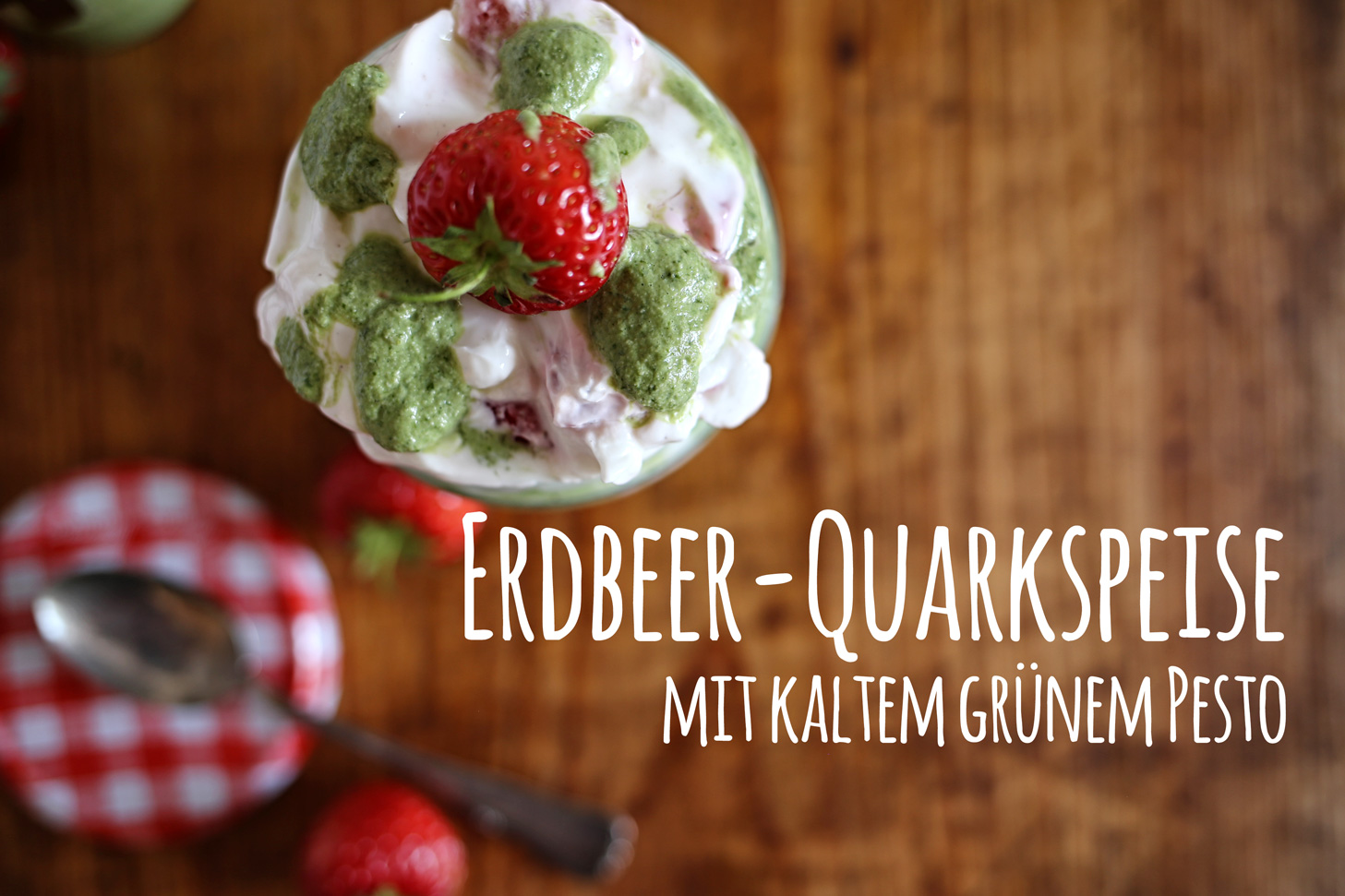 Erdbeer-Quarkspeise mit kaltem grünem Pesto - Pottgewächs