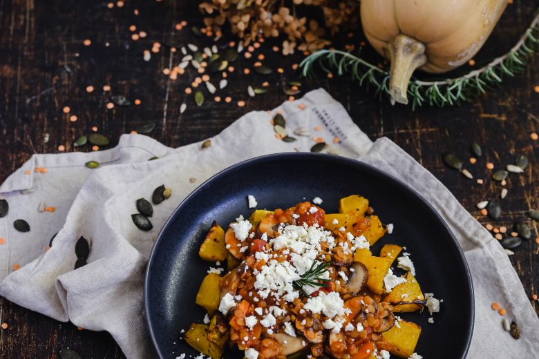 Ofengerösteter Butternutkürbis mit Linsen-Pilz-Bolognese - Pottgewächs